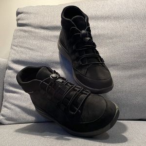 Women’s Black Clarks Waterproof shoes